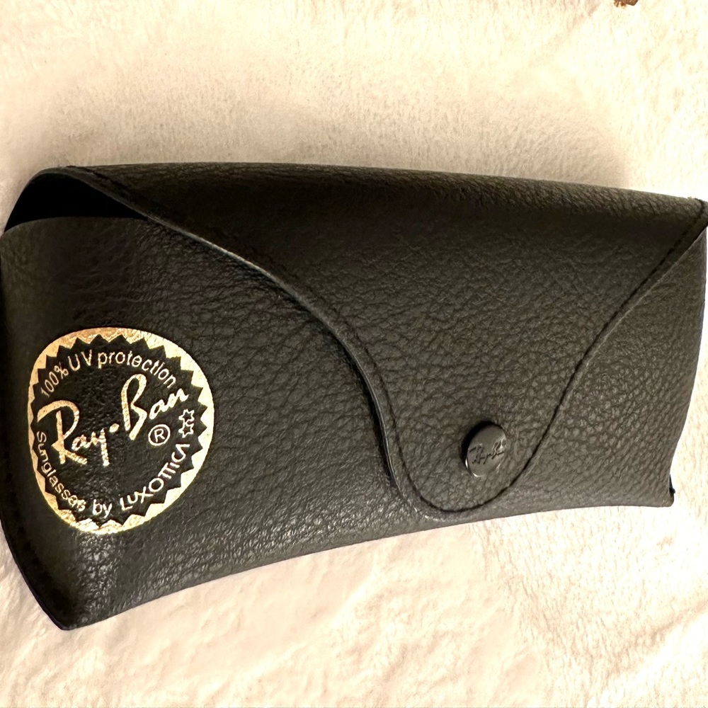 Black ray ban case
